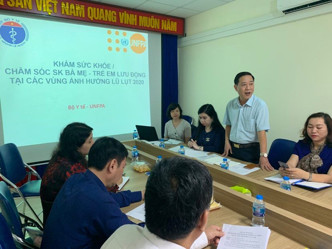UNFPA tài trợ 150.000 USD khám chữa bệnh cho bà con vùng lũ lụt ảnh 1