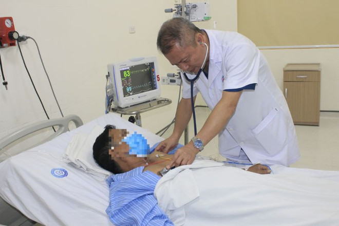 Cứu sống lái xe bị nhồi máu cơ tim khi đang đưa học sinh đến trường ảnh 1