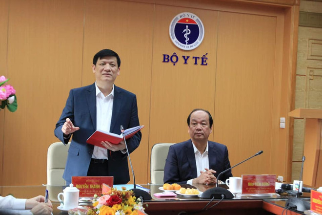 Bộ trưởng Bộ Y tế Nguyễn Thanh Long phát biểu tại cuộc họp. (Ảnh: PV/Vietnam+) Bộ trưởng Y tế: 12.000 điểm trạm y tế xã sẽ không còn dùng hồ sơ giấy ảnh 2