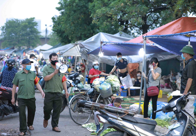 Bộ Y tế: Không tụ tập đông người xem bóng đá để phòng dịch COVID-19 ảnh 1