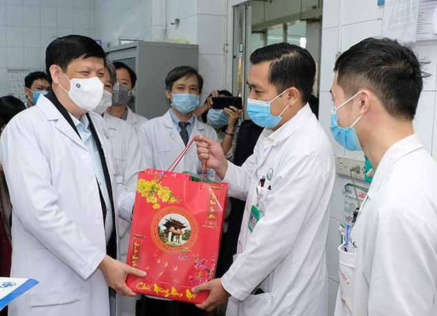 Y, bác sỹ trực cấp cứu dịp Tết: Những hy sinh thầm lặng vì người bệnh ảnh 1