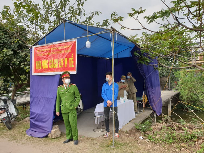 Một chốt kiểm soát phòng dịch COVID-19 tại tỉnh Hải Dương. (Ảnh: PV/Vietnam+) Ý thức người dân: Yếu tố tiên quyết để kiểm soát đại dịch COVID-19 ảnh 1