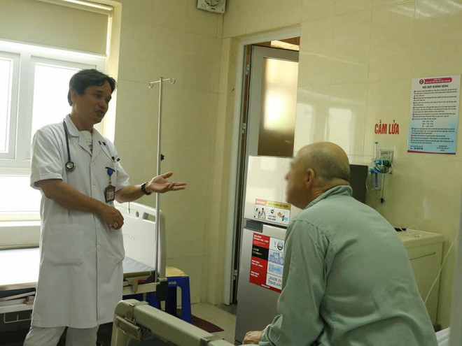 Mổ cấp cứu thành công một du khách người Mỹ bị sỏi thận ảnh 2