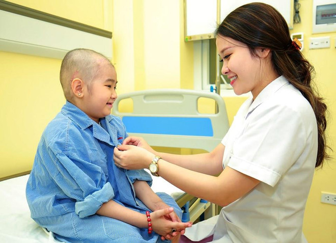 Blouse trắng về bản đoạt giải Nhất cuộc thi ảnh nét đẹp ngành y ảnh 5