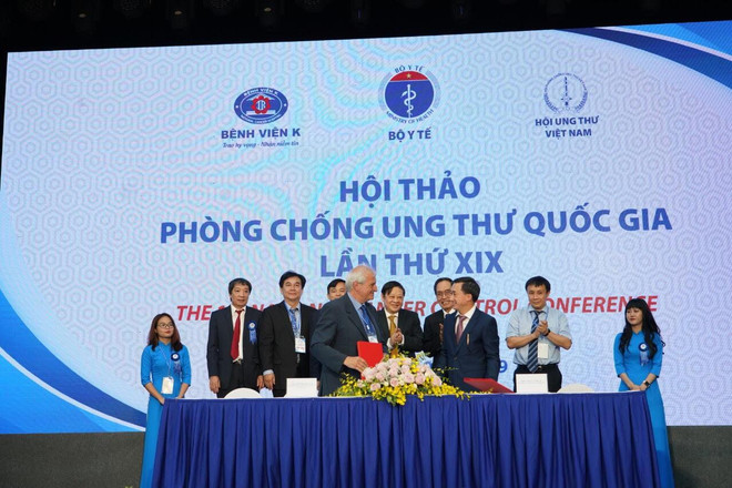 Bệnh viện K đã ký kết với Viện Ung thư châu Âu. (Ảnh: PV/Vietnam+) Triển khai phương pháp sử dụng robot trong phẫu thuật, xạ trị ung thư ảnh 2