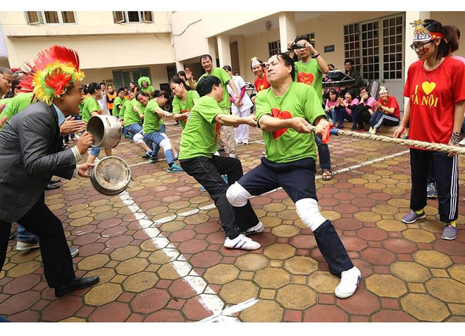 Blouse trắng về bản đoạt giải Nhất cuộc thi ảnh nét đẹp ngành y ảnh 3