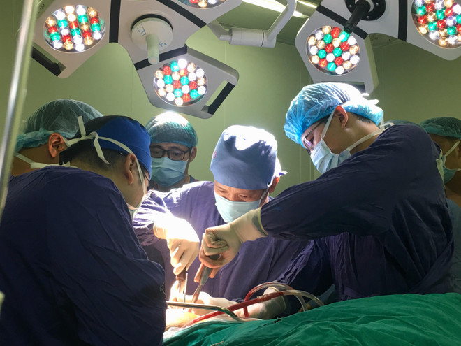 Phẫu thuật cùng lúc 5 vị trí gãy xương cho bệnh nhân bị tai nạn ảnh 1