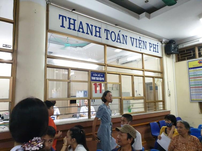 Khu thanh toán viện phí tại Bệnh viện Đa khoa tỉnh Quảng Ninh. (Ảnh: T.G/Vietnam+) Đề xuất giá giường bệnh tối đa 4 triệu đồng mỗi ngày ở bệnh viện công ảnh 1