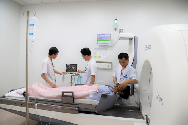Bệnh viện K điều trị u não bằng máy Gamma Knife thế hệ mới ảnh 1
