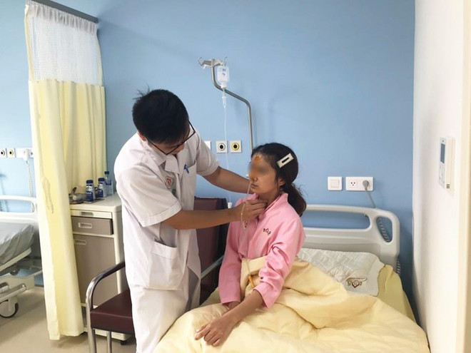 Bệnh nhân nữ bị hóc miếng thịt bò 3 ngày trong thực quản ảnh 1