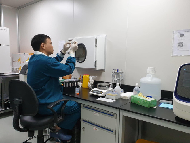 Các chuyên gia tại Hệ thống Y tế Vinmec với công trình nghiên cứu về gene của người Việt Nam. (Ảnh: T.G/Vietnam+) Công bố kết quả của dự án nghiên cứu lớn nhất về hệ gene người Việt ảnh 1