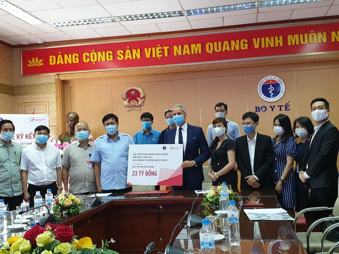 Hỗ trợ tài chính cho nhân viên y tế tuyến đầu chống dịch COVID-19 ảnh 1