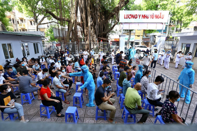 Cuộc chiến chống COVID-19: Những kỳ tích và “giọt nước tràn ly" ảnh 4