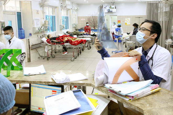 Bác sĩ trực cấp cứu: "Tết nào chúng tôi cũng căng thẳng" ảnh 1