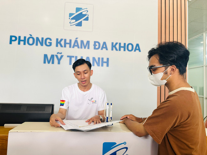 Mạng lưới cộng đồng LGBT An Giang đã có một văn phòng đại diện làm địa chỉ hỗ trợ, tư vấn các vấn đề về sức khỏe cho người LGBT. (Ảnh: T.G/Vietnam+) VNP_phong kham.jpg