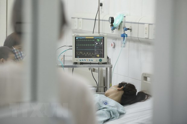 Một bệnh nhân điều trị tại Bệnh viện Đa khoa Xanh Pôn. (Ảnh: Minh Quyết/TTXVN) Vụ cháy chung cư ở Khương Hạ: Còn 34 người đang điều trị tại bệnh viện ảnh 1