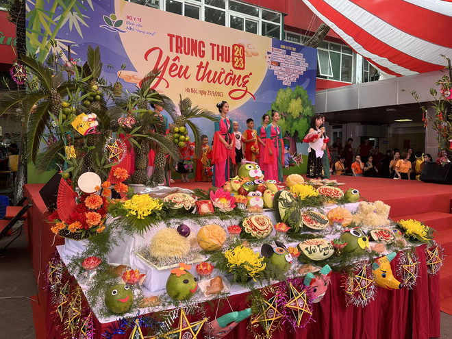 Hơn 2.200 bệnh nhi háo hức nhận những món quà dịp Tết Trung Thu ảnh 3