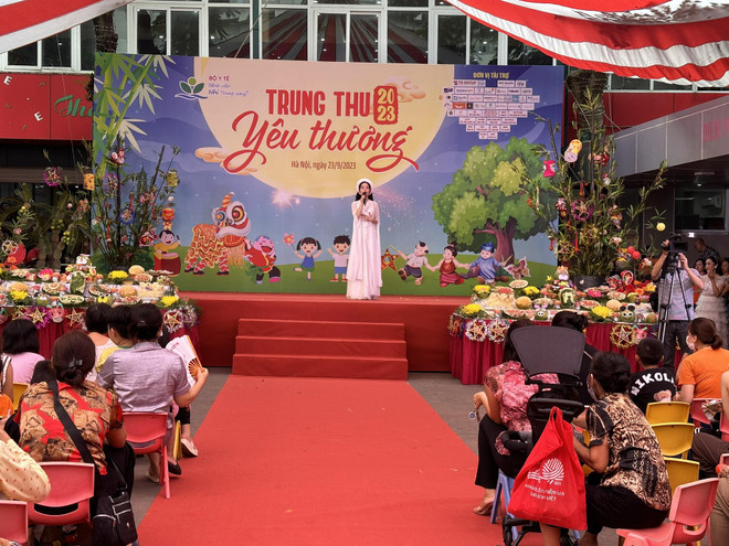 Hơn 2.200 bệnh nhi háo hức nhận những món quà dịp Tết Trung Thu ảnh 5