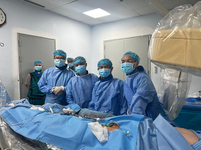 Thay van động mạch phổi cho một bệnh nhân từ tĩnh mạch đùi ảnh 2