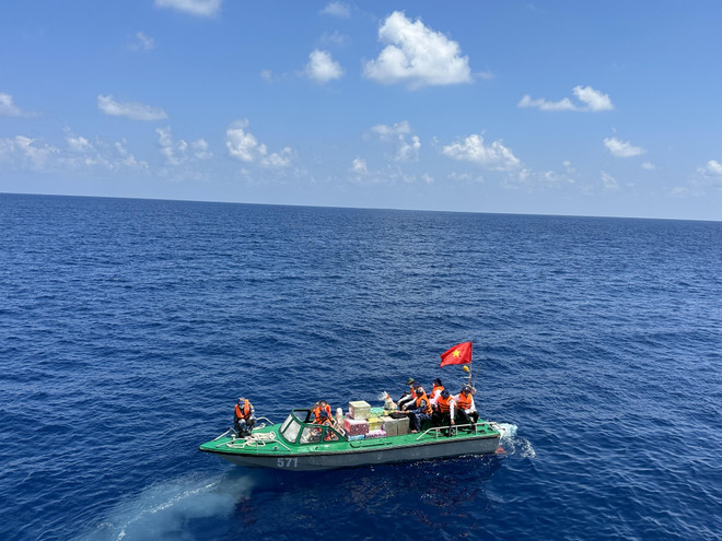 Những sứ giả của Trường Sa lan tỏa tình yêu biển đảo Tổ quốc ảnh 1