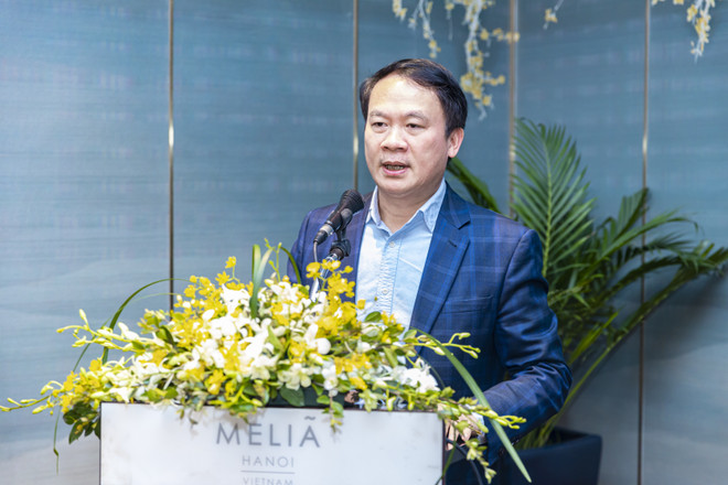 Phó giáo sư Phạm Mạnh Hùng - Phó chủ tịch Hội tim mạch học Việt Nam phát biểu tại buổi ký kết. (Ảnh: PV/Vietnam+) Nâng cao năng lực cho 10.000 nhân viên y tế điều trị bệnh tim mạch ảnh 1