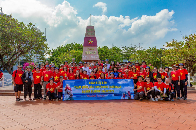 Những sứ giả của Trường Sa lan tỏa tình yêu biển đảo Tổ quốc ảnh 3