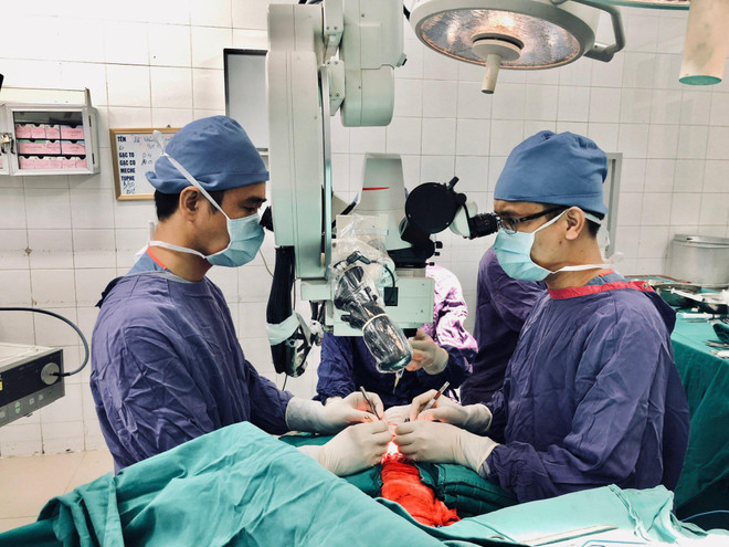 Nối thành công da đầu cho bệnh nhân bị lột da rộng và phức tạp ảnh 1