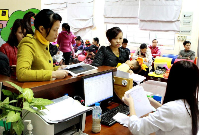 Yêu cầu làm rõ thông tin "trả tiền cao, khám bệnh vẫn vất vả" ảnh 1