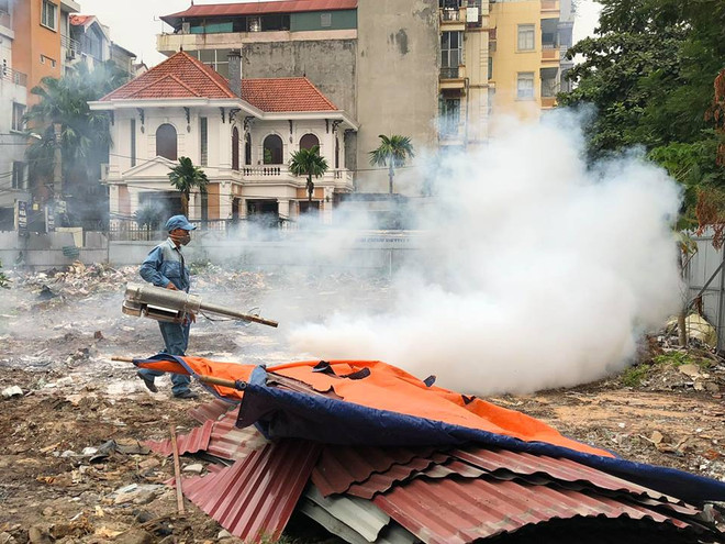 Tiềm ẩn nguy cơ bùng phát bệnh tay chân miệng, sởi và sốt xuất huyết ảnh 1