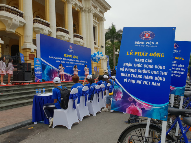 Hình ảnh tại buổi lễ phát động. (Ảnh: T.G/Vietnam+) Ung thư có thể chữa khỏi nếu được phát hiện sớm, điều trị kịp thời ảnh 1