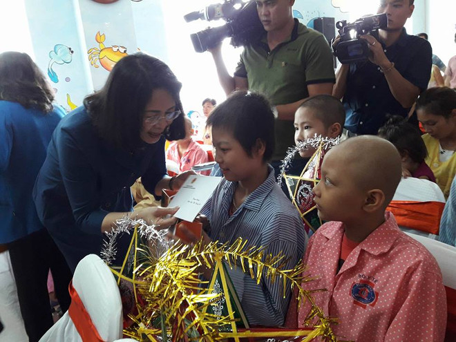 Mang Trung Thu yêu thương tới các bệnh nhi đang bị ung thư ảnh 1