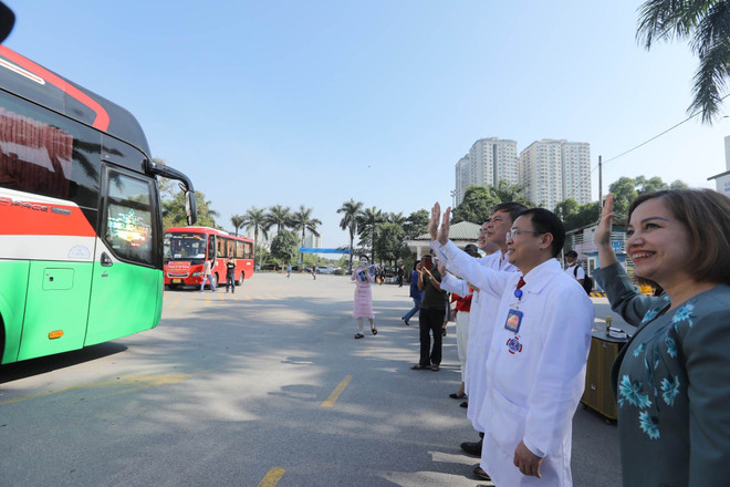 Những chuyến xe yêu thương chở người bệnh ung thư về quê dịp Tết ảnh 3