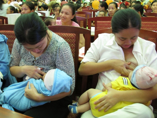 Phát động tuần lễ nuôi con bằng sữa mẹ trên toàn quốc ảnh 1