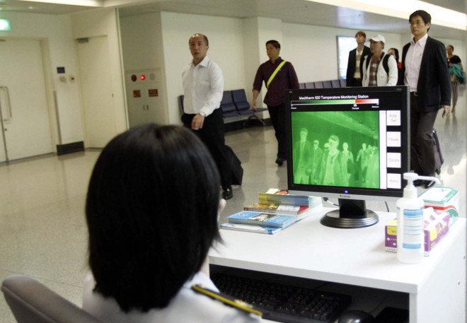 Phát hiện, cách ly hai khách Nigeria bị sốt nhập cảnh Việt Nam ảnh 1