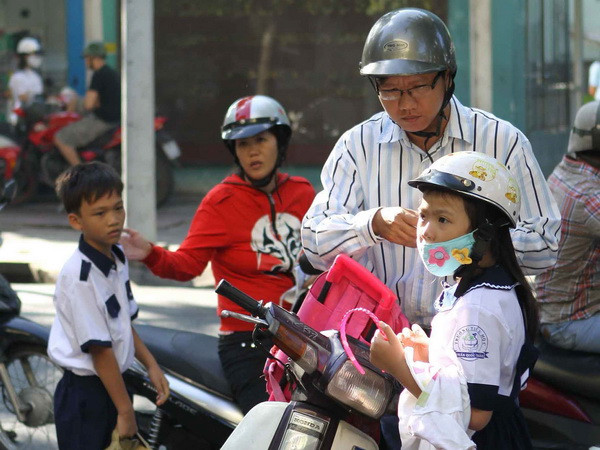 Phát động chiến dịch toàn dân đội mũ bảo hiểm đạt chuẩn ảnh 1