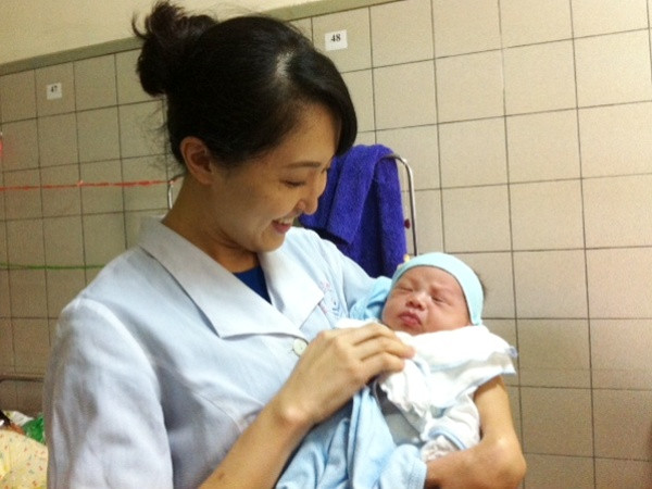 Cứu thành công hai mẹ con sản phụ chuyển dạ bất thường ảnh 1