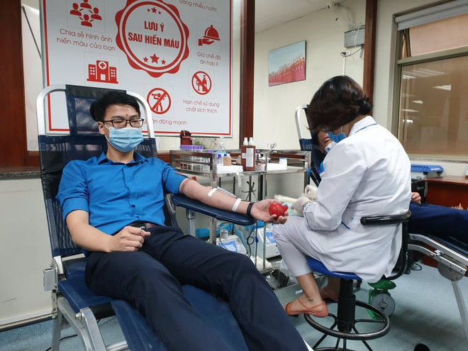 Chương trình hiến máu Blouse trắng vượt xa chỉ tiêu đã đề ra ảnh 2