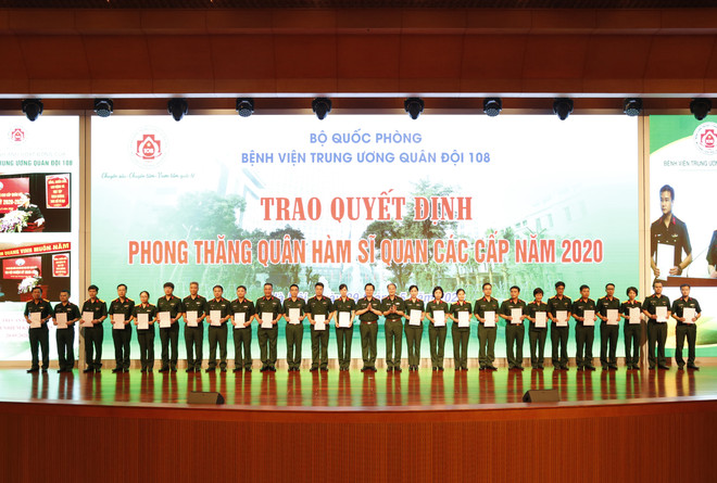 'Người lính áo trắng' chinh phục những đỉnh cao y học thế giới ảnh 3