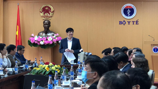 Bộ trưởng Bộ Y tế Nguyễn Thanh Long phát biểu tại cuộc họp. (Ảnh: PV/Vietnam+) 'Hộ chiếu' vắcxin COVID-19 của Việt Nam sẽ liên thông với quốc tế ảnh 1