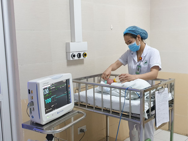 Anh Quốc hỗ trợ thiết bị hiện đại chăm sóc trẻ sơ sinh tại Hà Nội ảnh 1