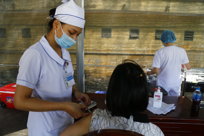 Không tiêm trộn 2 loại vaccine phòng COVID-19 cho trẻ 5-11 tuổi ảnh 1