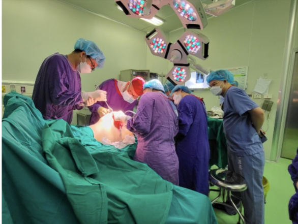 Phương pháp mới thu nhỏ ngực khủng chỉ với 1 đường sẹo thẩm mỹ ảnh 1