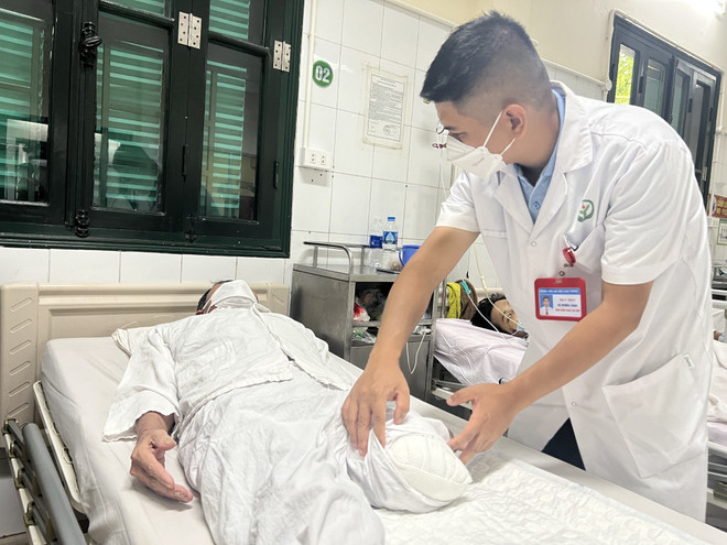 Người đàn ông phải cắt cụt chân vì chủ quan không đi khám bệnh ảnh 1