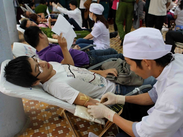Huy động 1.000 đơn vị máu ở ngày hội “Giọt máu vàng” ảnh 1