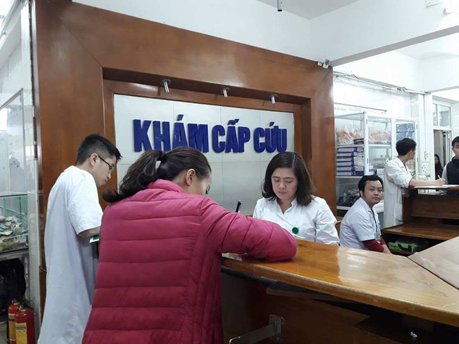 Bộ trưởng Bộ Y tế kiểm tra công tác trực Tết đêm Giao thừa ảnh 1