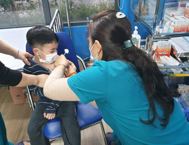 Đối mặt nguy cơ “dịch chồng dịch” khi miễn dịch của quần thể giảm ảnh 2