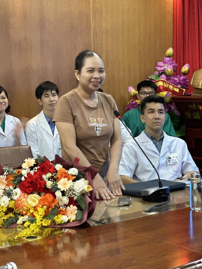 Cứu sống 1 phụ nữ bị lóc toàn bộ da đầu nguy kịch nhất trong y văn ảnh 4