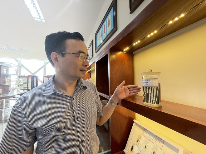 Phó Giáo sư Đỗ Trung Dũng khuyến cáo để phòng bệnh người dân không ăn thịt bò, thịt trâu sống hoặc tái. (Ảnh: PV/Vietnam+) Hà Nội: Cô gái 25 tuổi xổ ra con sán dây dài 6 mét trong cơ thể ảnh 3