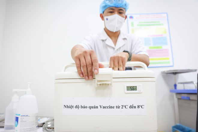 Hộp bảo quản vaccine AstraZeneca. (Ảnh: Minh Sơn/Vietnam+) Australia sẽ hỗ trợ 1,5 triệu liều vaccine AstraZeneca cho Việt Nam ảnh 1