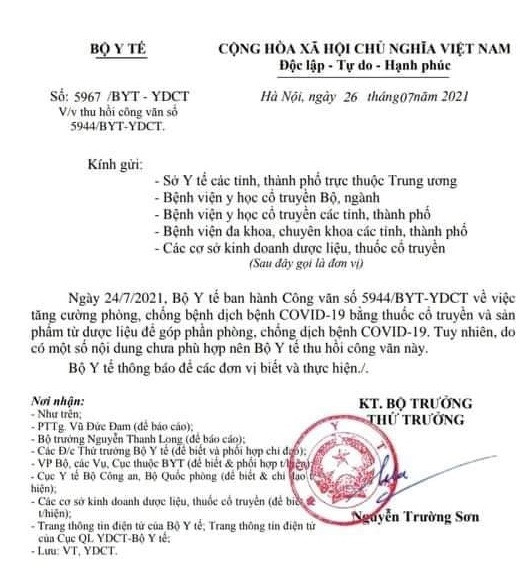 Công văn số 5967 của Bộ Y tế ban hành ngày 26/7 nhằm thu hồi công văn 5944 ban hàng ngày 24/7 do có một số nội dung chưa phù hợp. Bộ Y tế thu hồi văn bản về 12 thuốc cổ truyền hỗ trợ điều trị COVID-19 ảnh 1